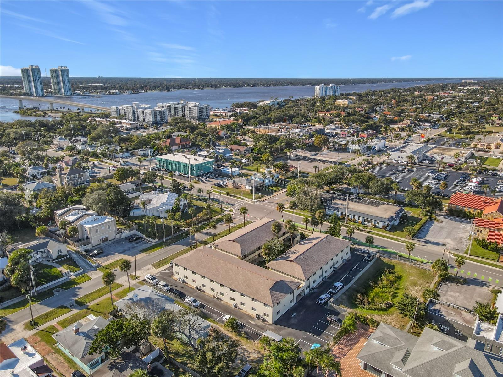 SUMMER WINDS CONDO - Residential