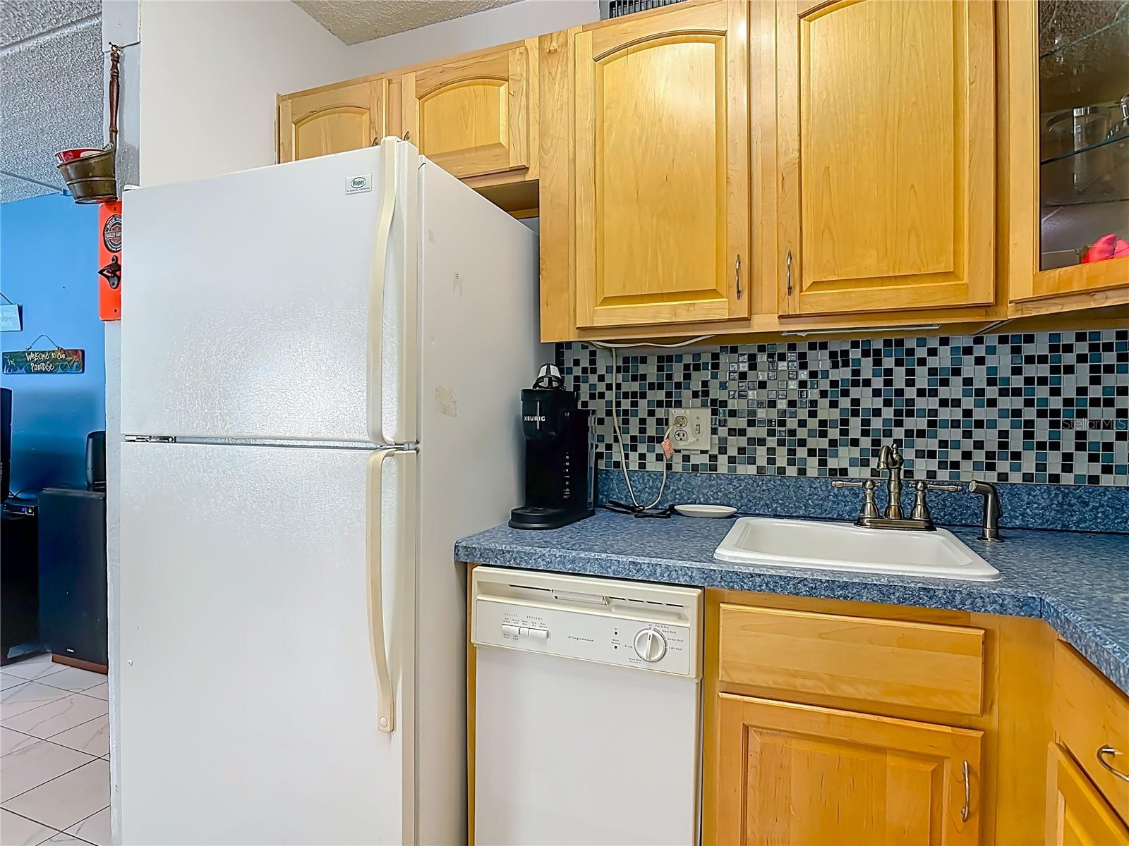 SUMMER WINDS CONDO - Residential