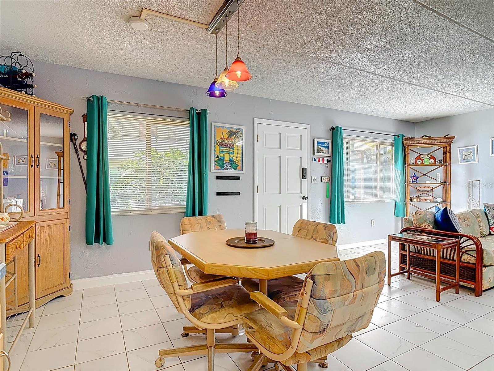 SUMMER WINDS CONDO - Residential