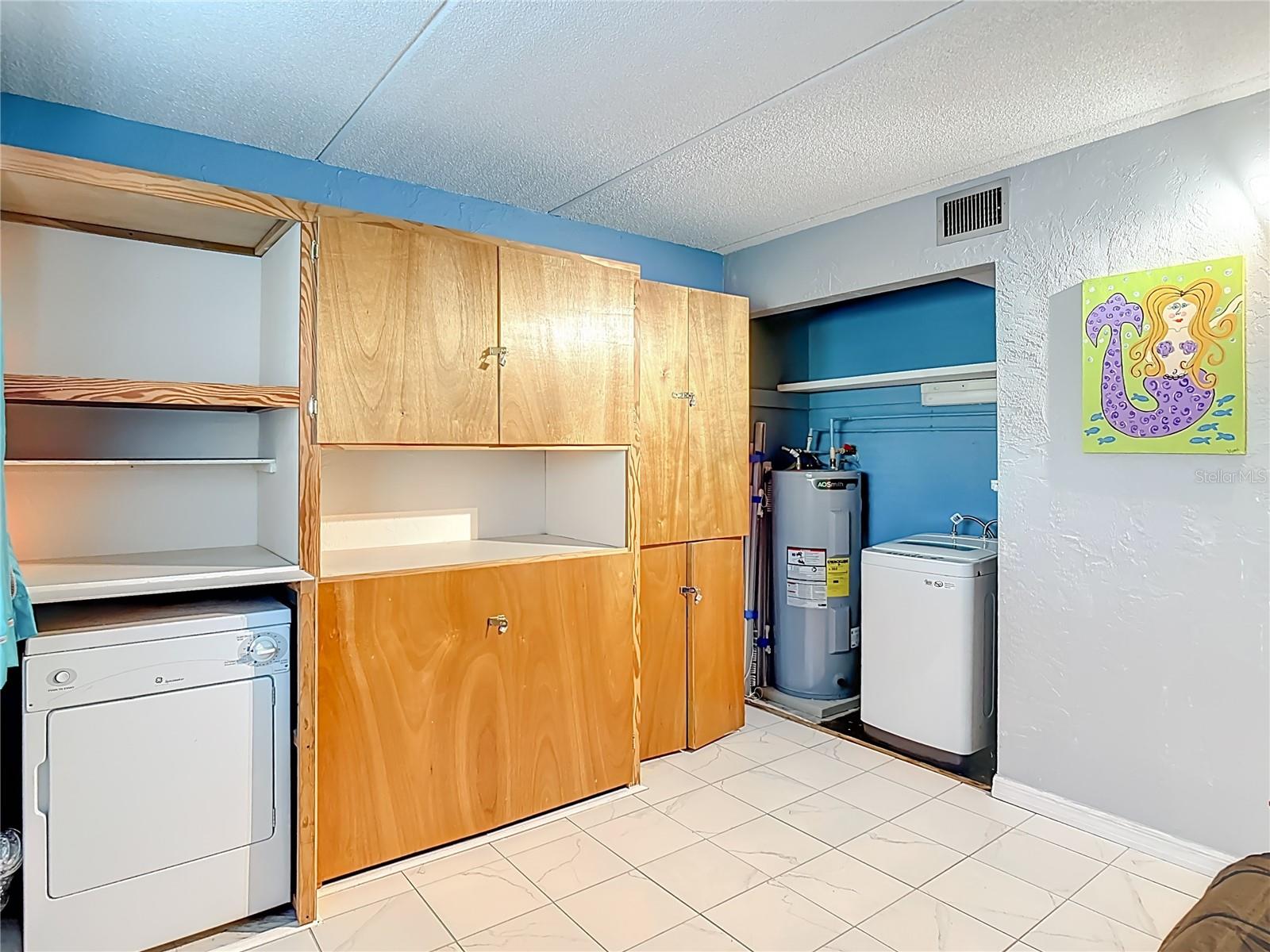 SUMMER WINDS CONDO - Residential