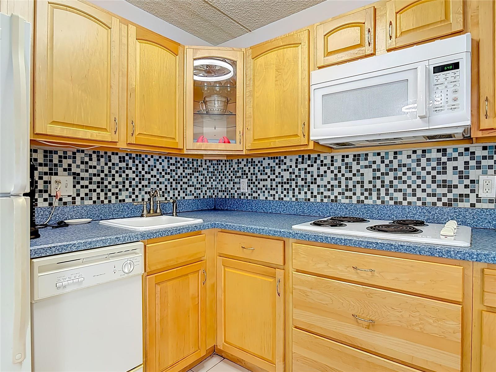 SUMMER WINDS CONDO - Residential