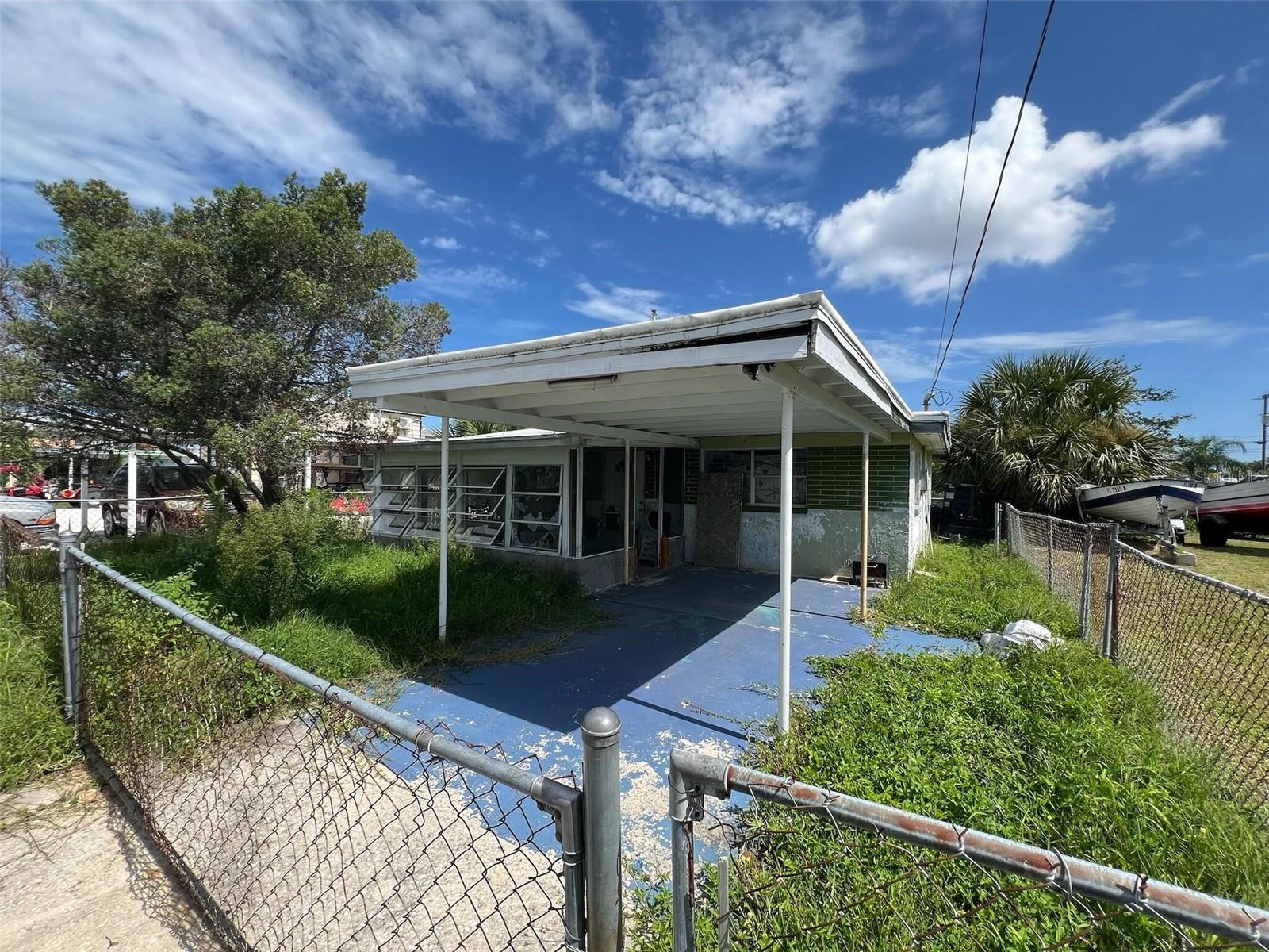 Waterfront living doesn't have to break the bank! This 2-bedroom, 1.5-bath Hudson home is ready for renovation but boasts water views and backyard access to the canal. this is your chance to own a slice of paradise with serious upside.