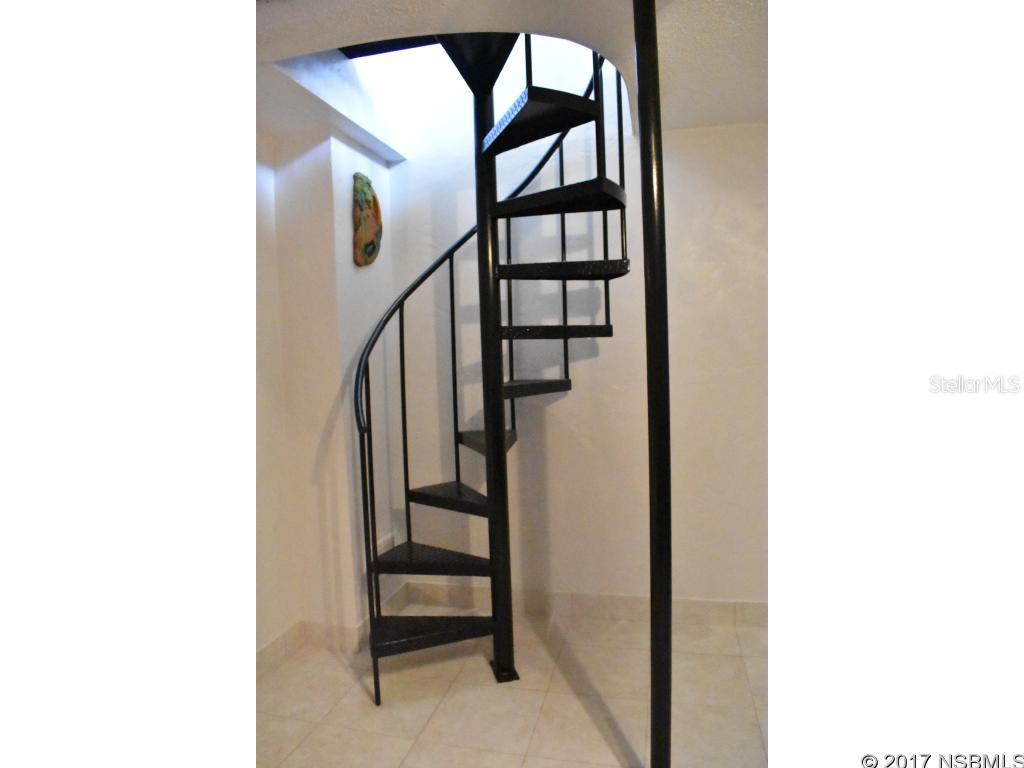 Lighthouse Shores Twnhms Condo - Residential