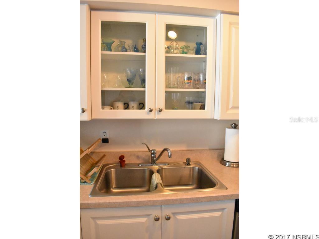 Lighthouse Shores Twnhms Condo - Residential