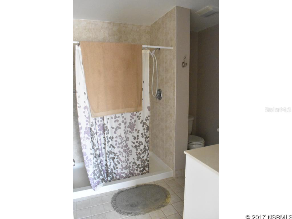 Lighthouse Shores Twnhms Condo - Residential