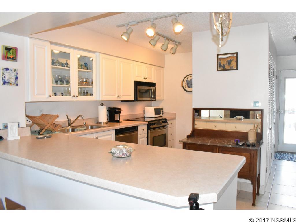 Lighthouse Shores Twnhms Condo - Residential