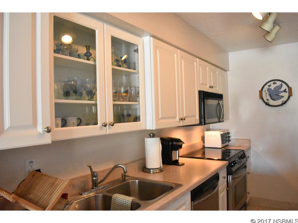 Lighthouse Shores Twnhms Condo - Residential