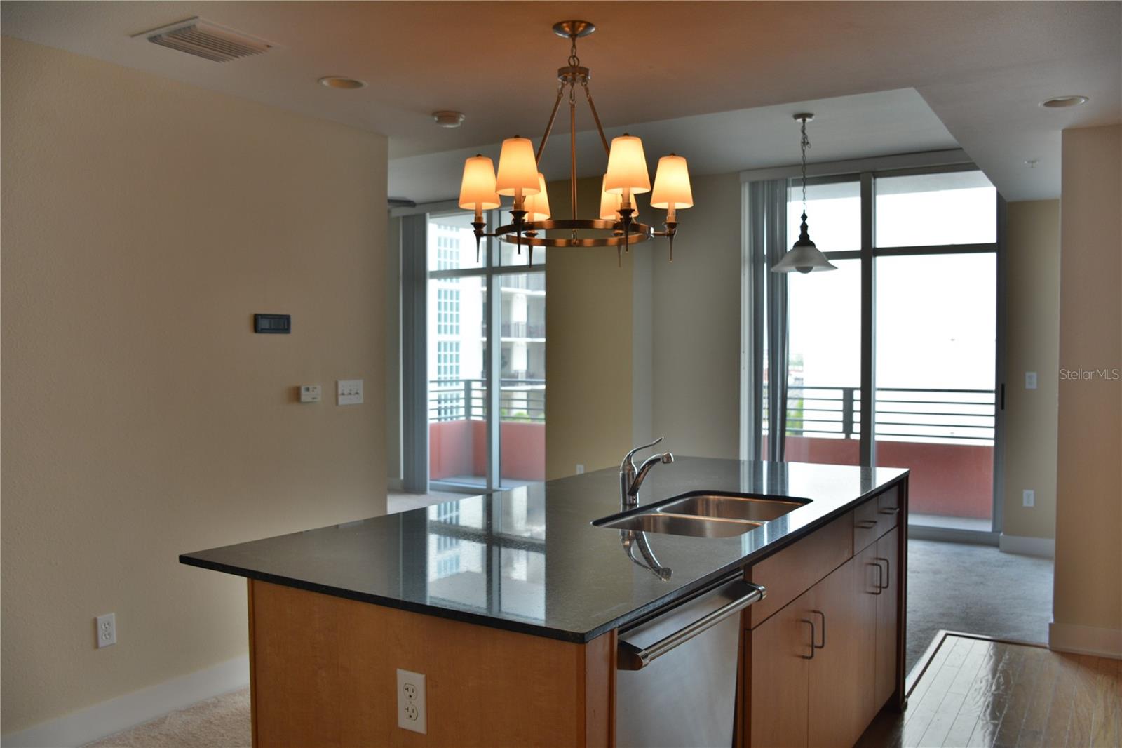 GRAND CENTRAL AT KENNEDY RESID - Residential Lease