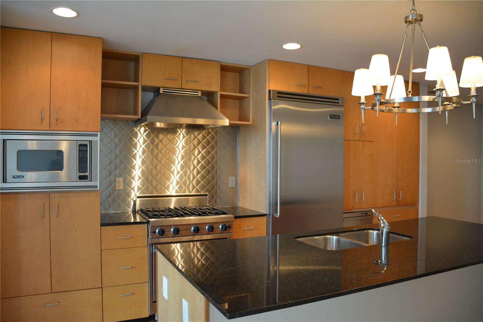 GRAND CENTRAL AT KENNEDY RESID - Residential Lease