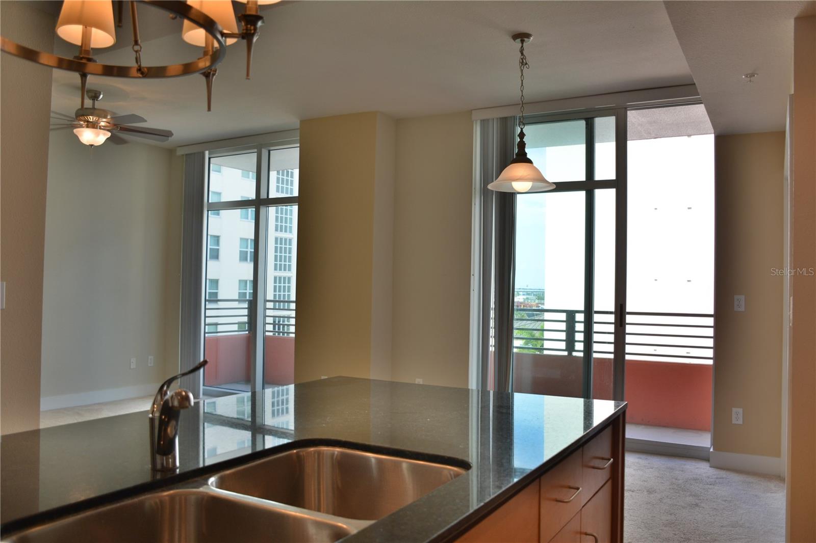 GRAND CENTRAL AT KENNEDY RESID - Residential Lease