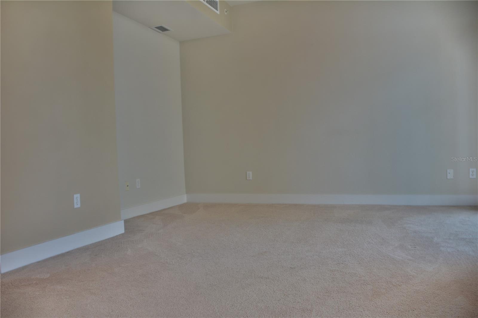 GRAND CENTRAL AT KENNEDY RESID - Residential Lease