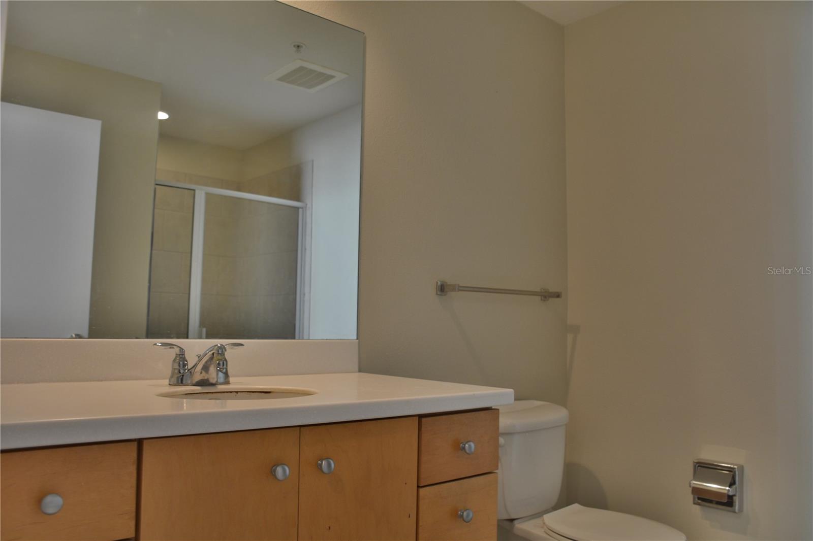 GRAND CENTRAL AT KENNEDY RESID - Residential Lease