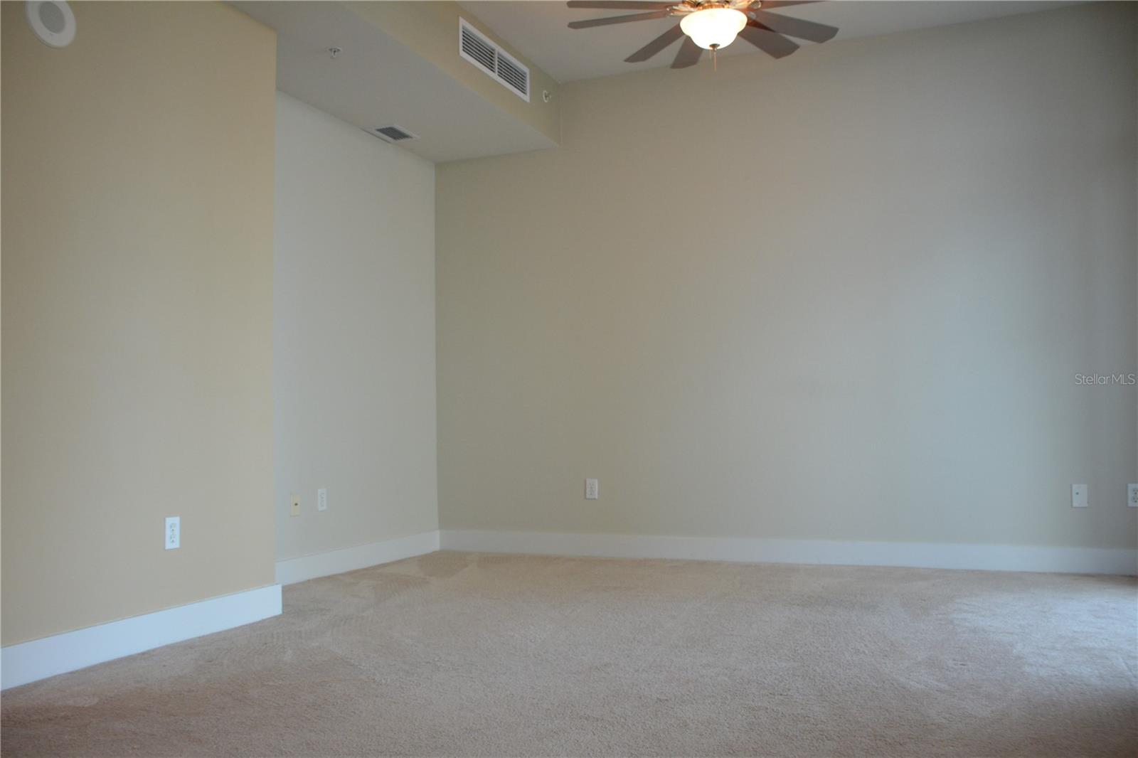 GRAND CENTRAL AT KENNEDY RESID - Residential Lease