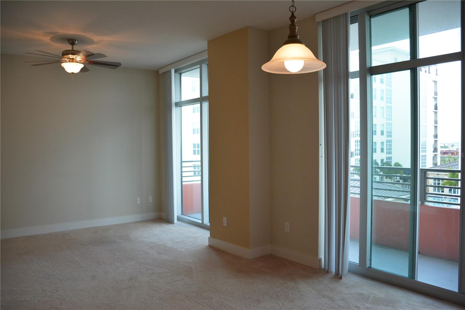 GRAND CENTRAL AT KENNEDY RESID - Residential Lease