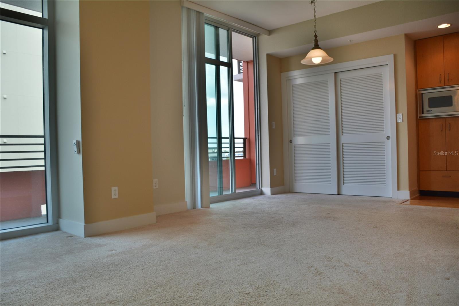 GRAND CENTRAL AT KENNEDY RESID - Residential Lease