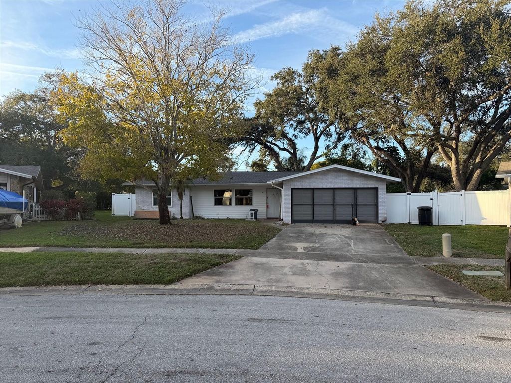 Photo of 2076 Butternut Circle W, Clearwater, FL 33763 (MLS # TB8473247)