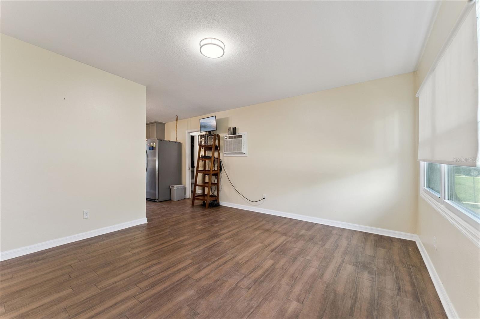 LONGDALE - Residential