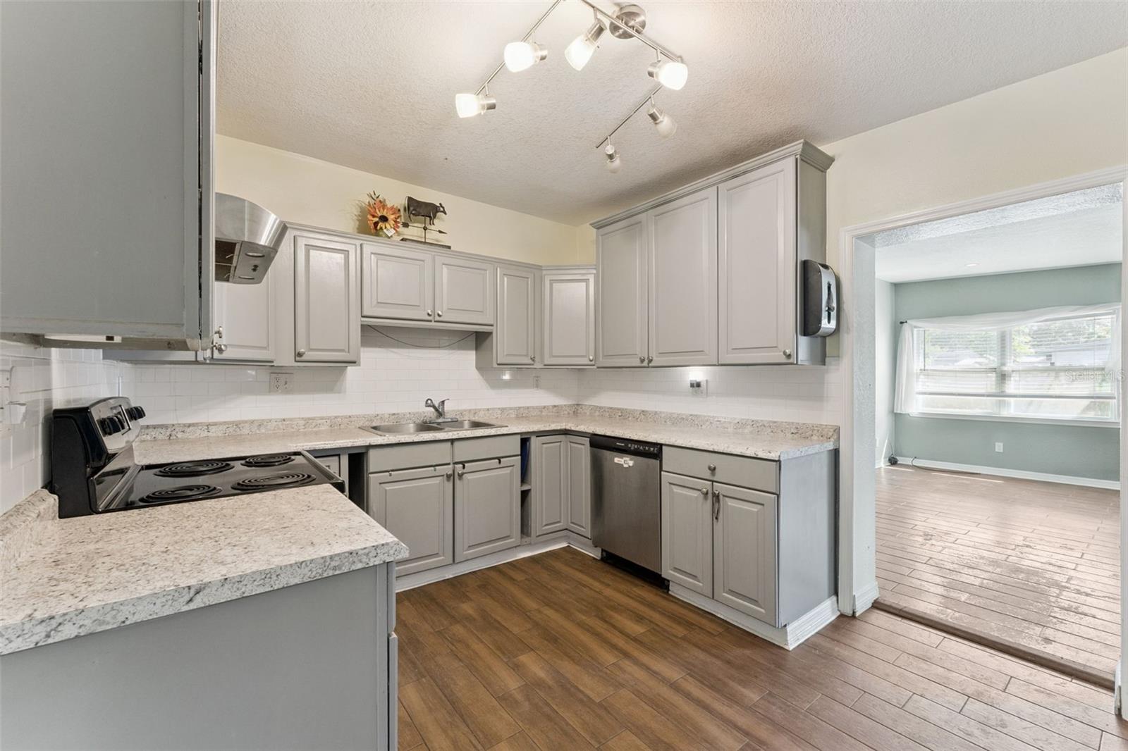 LONGDALE - Residential