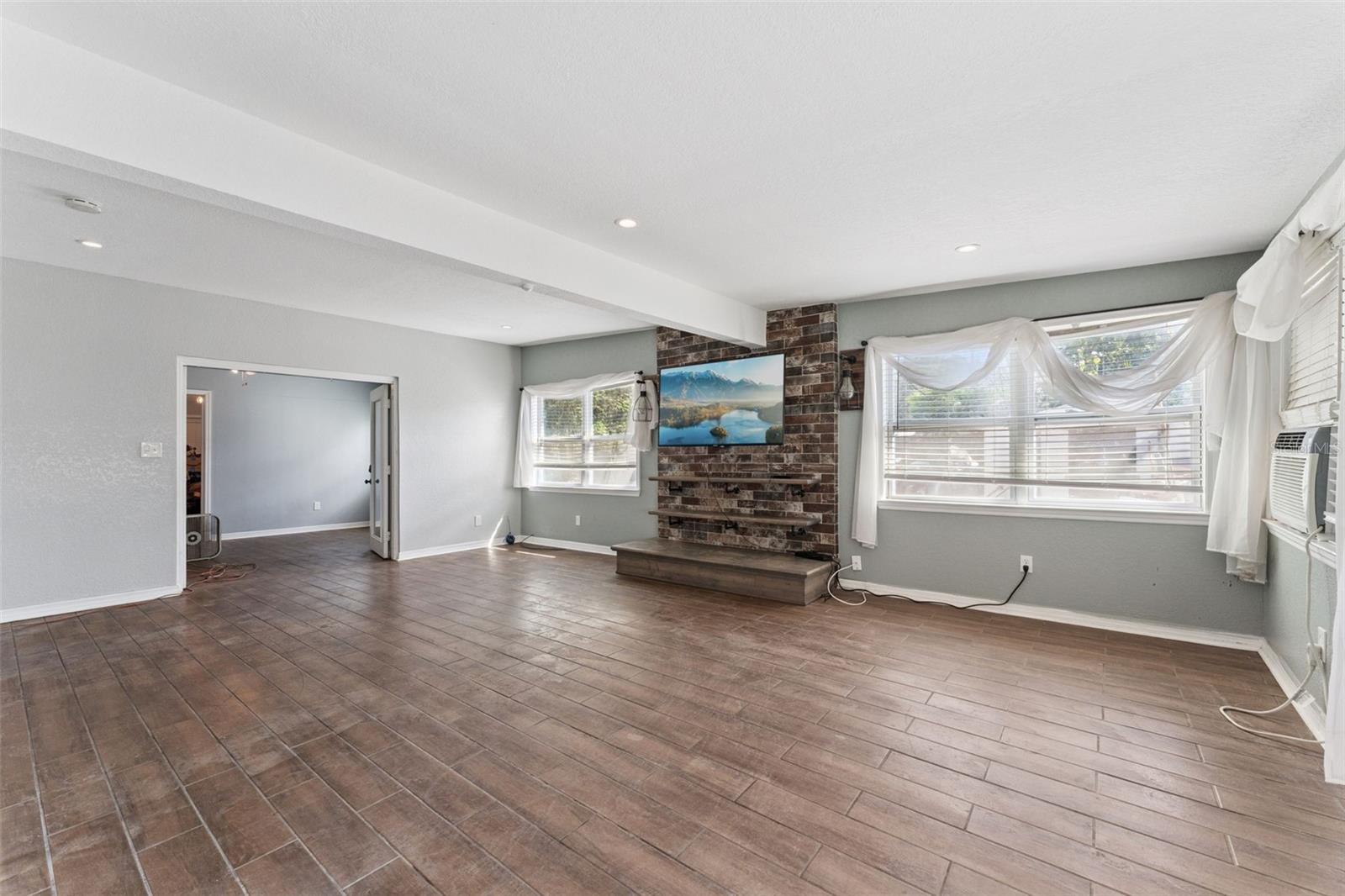 LONGDALE - Residential