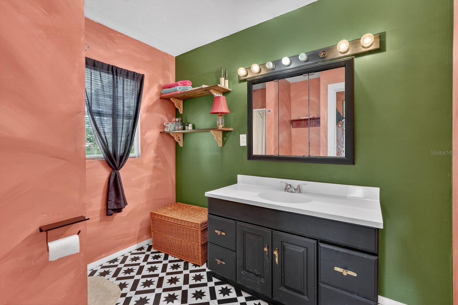 ROUND LAKE - Residential