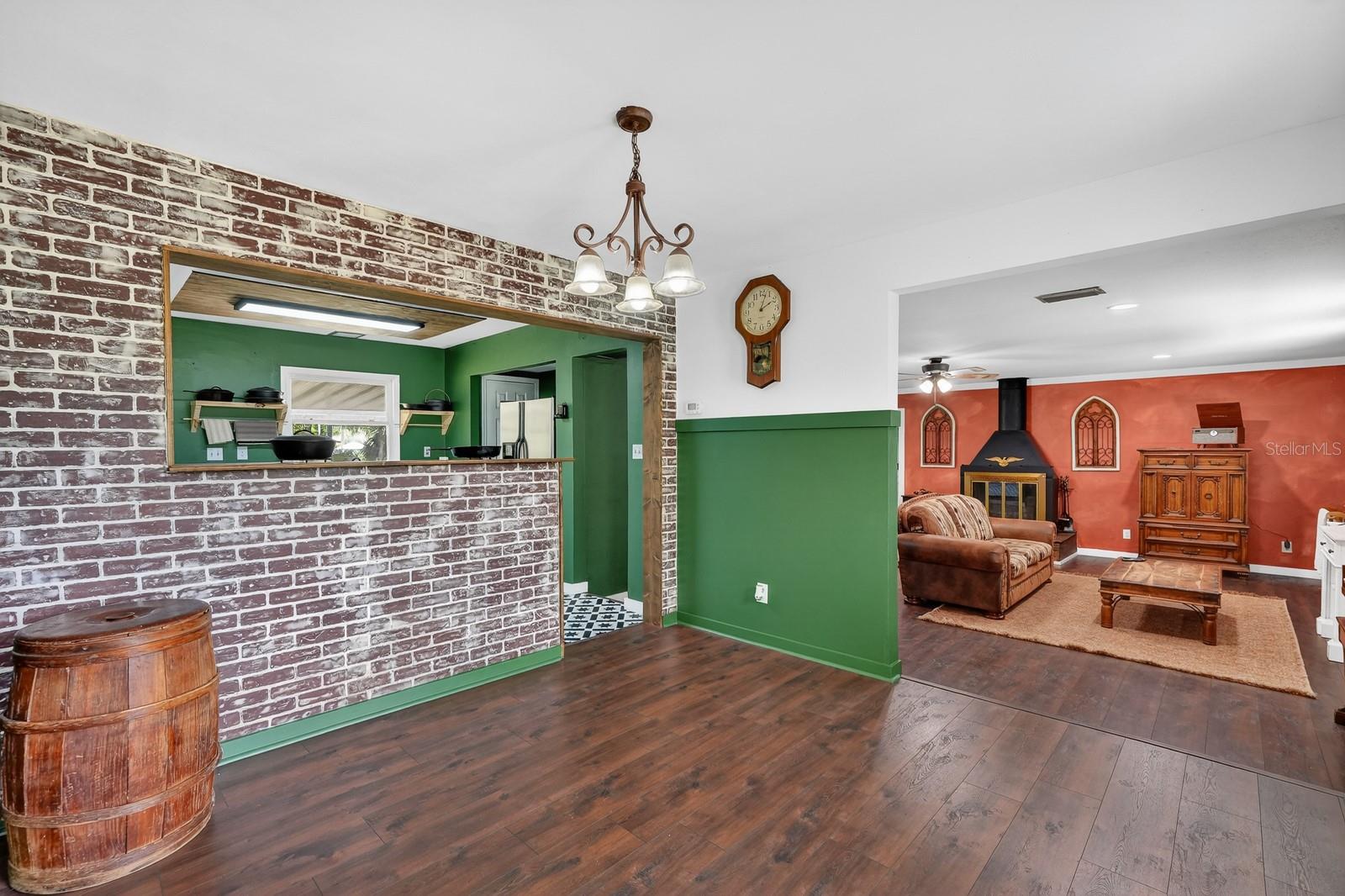 ROUND LAKE - Residential