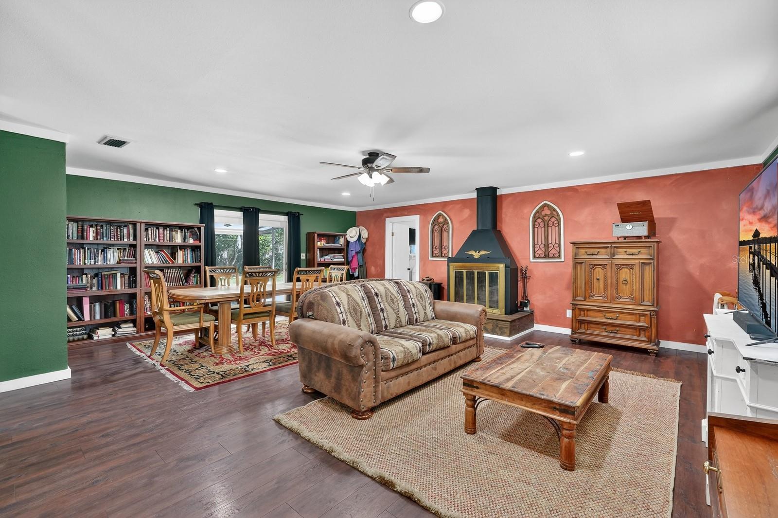 ROUND LAKE - Residential