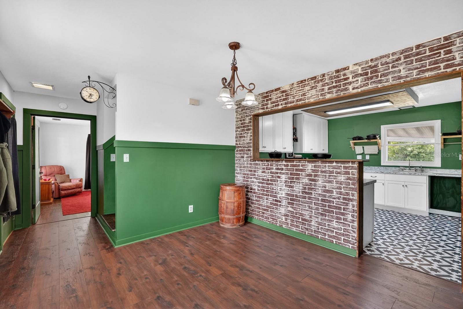 ROUND LAKE - Residential