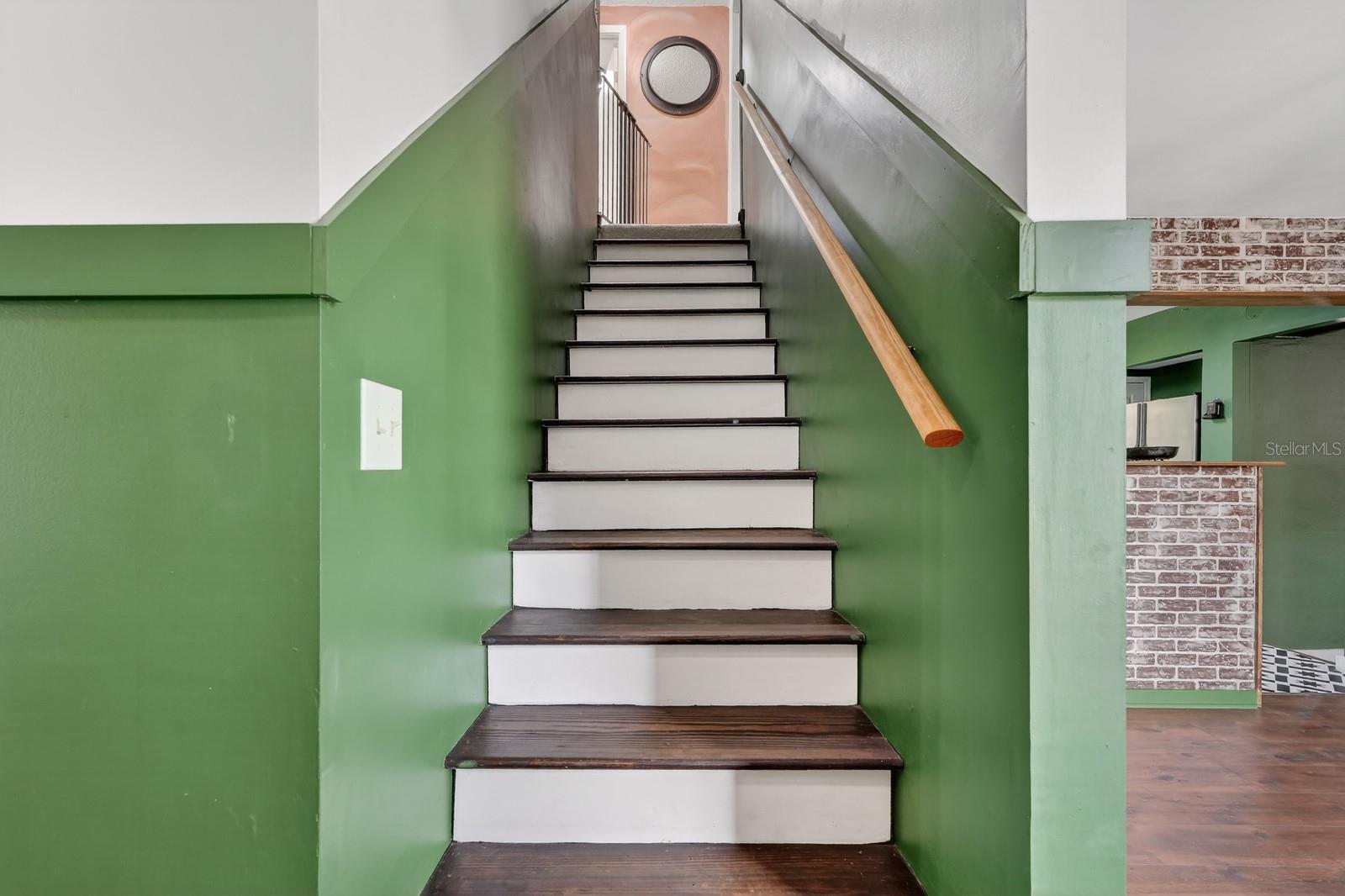 ROUND LAKE - Residential