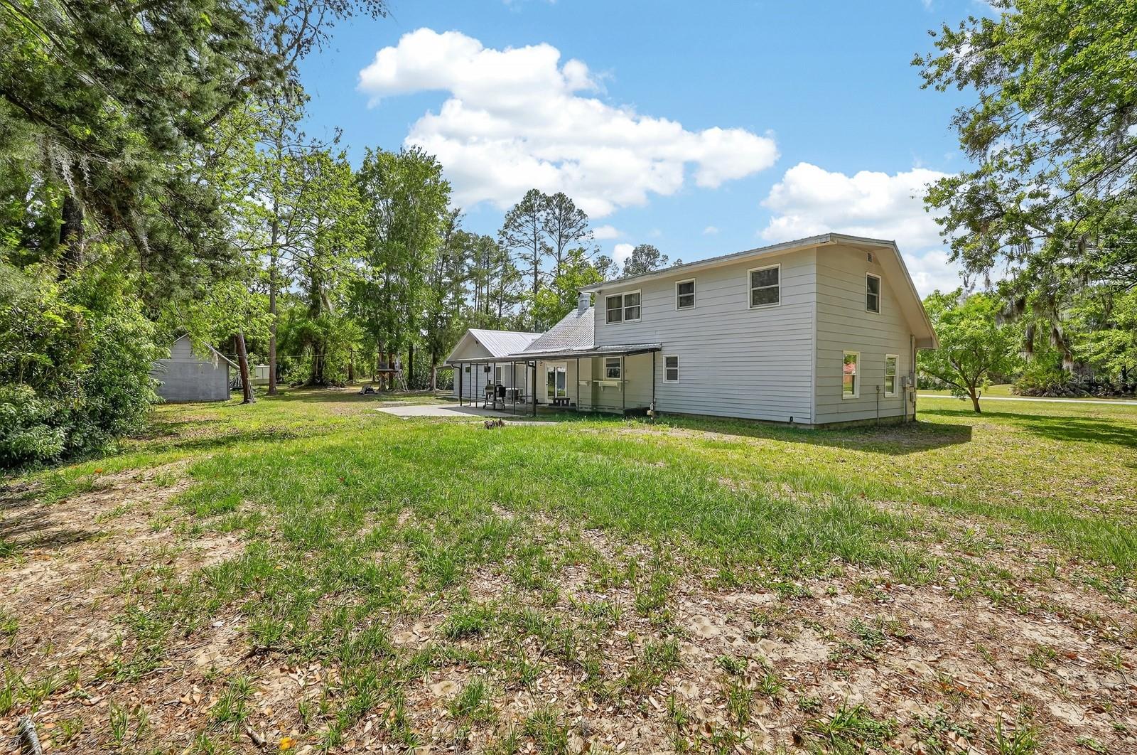 ROUND LAKE - Residential