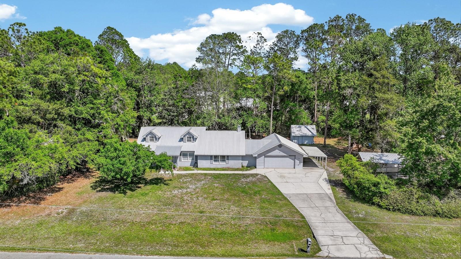 ROUND LAKE - Residential