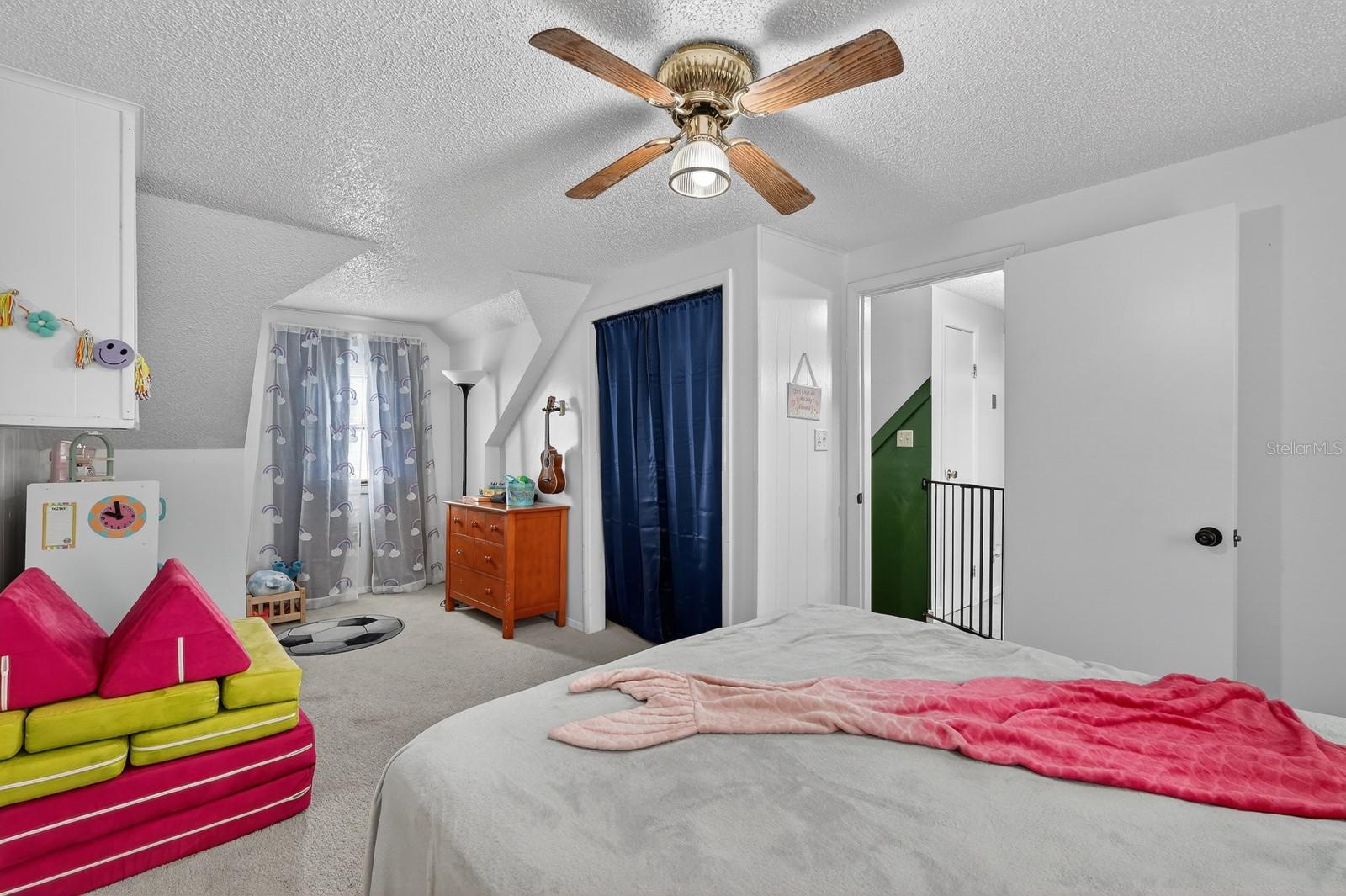 ROUND LAKE - Residential