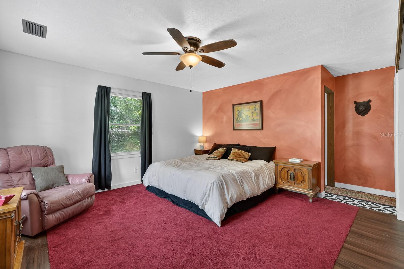 ROUND LAKE - Residential