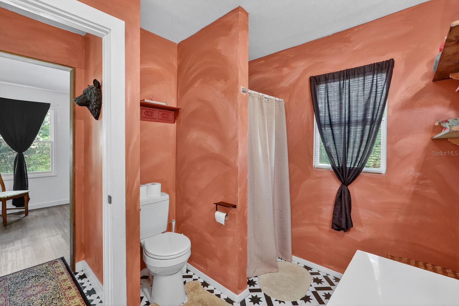 ROUND LAKE - Residential