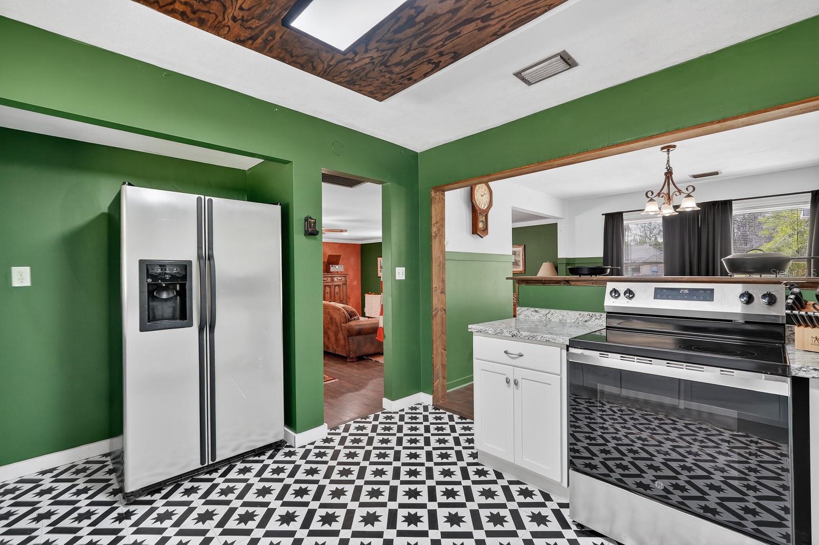 ROUND LAKE - Residential