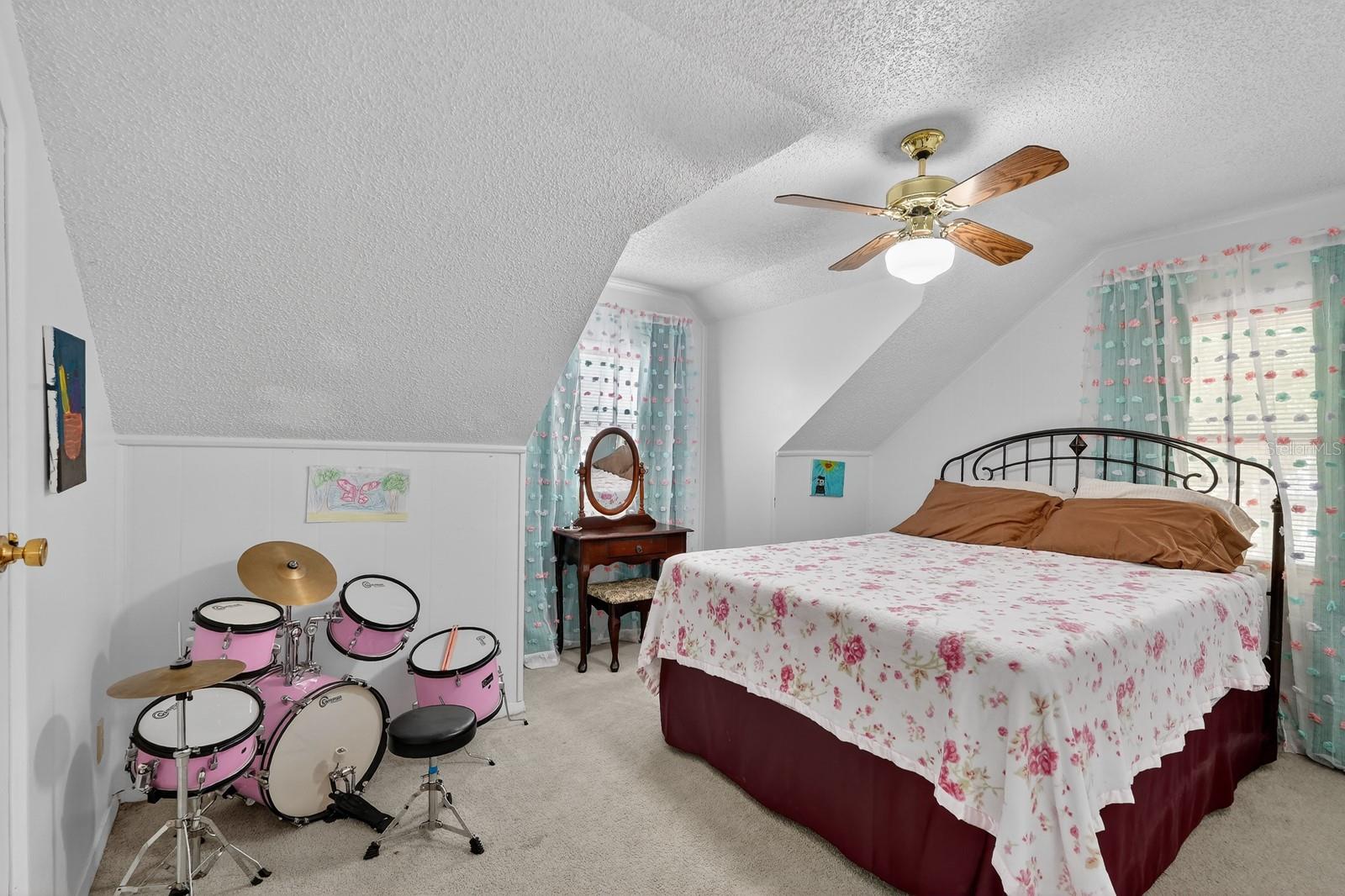 ROUND LAKE - Residential