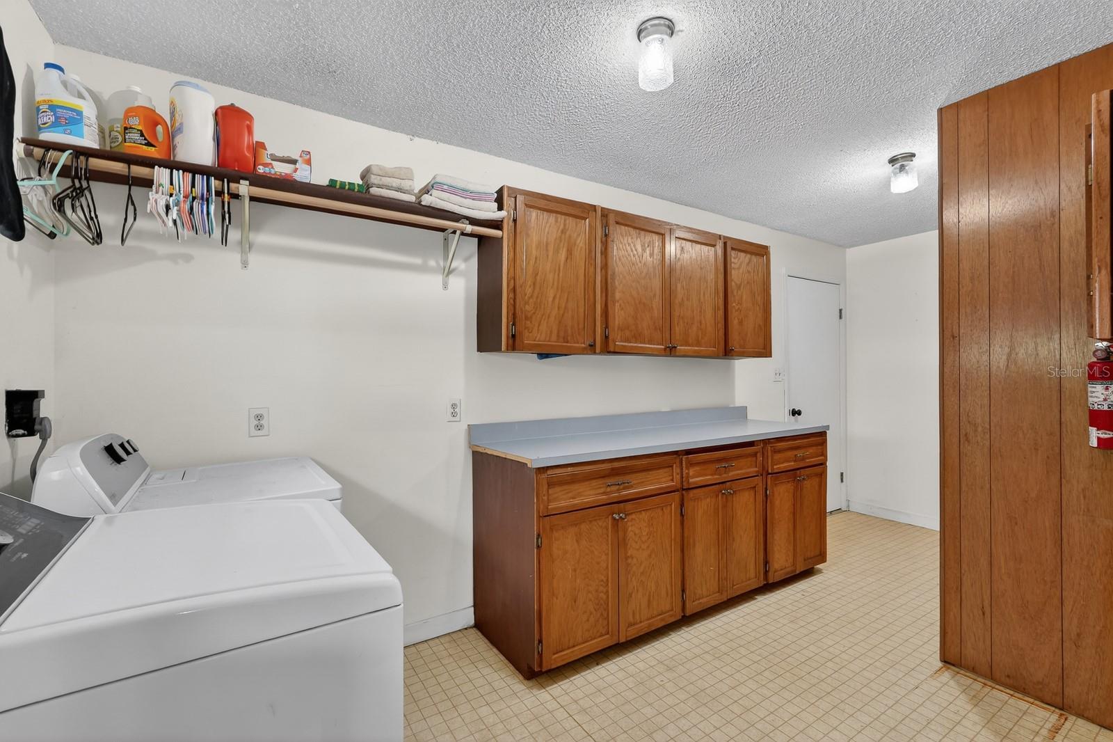 ROUND LAKE - Residential