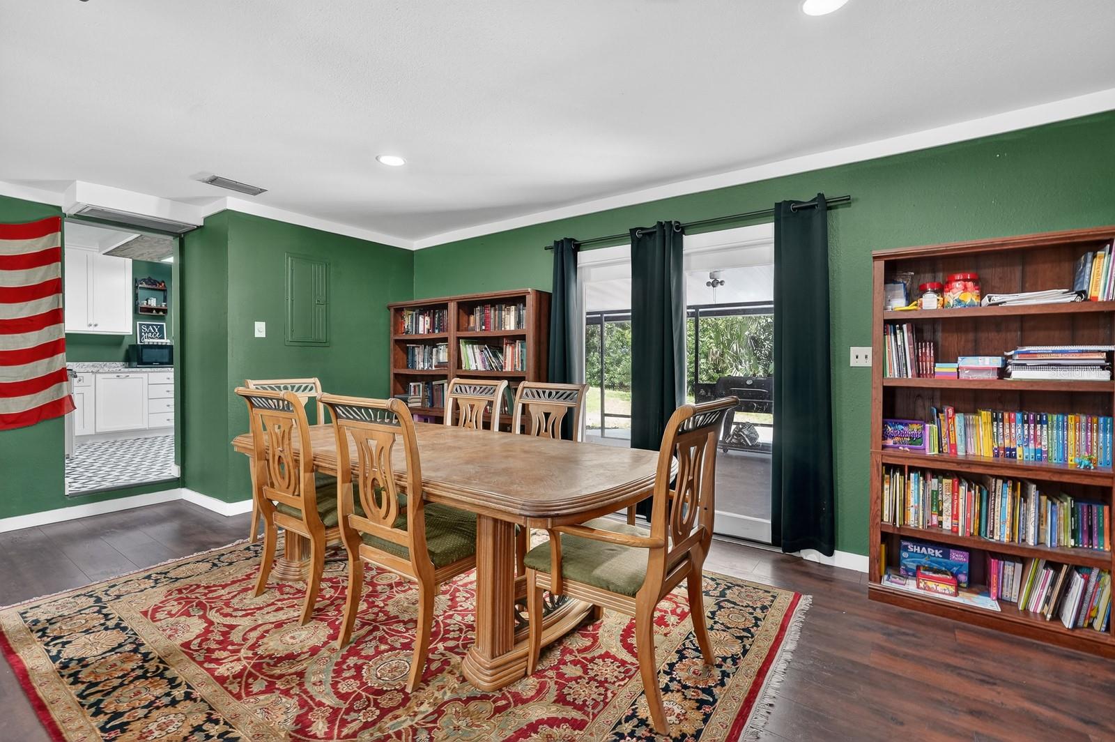 ROUND LAKE - Residential