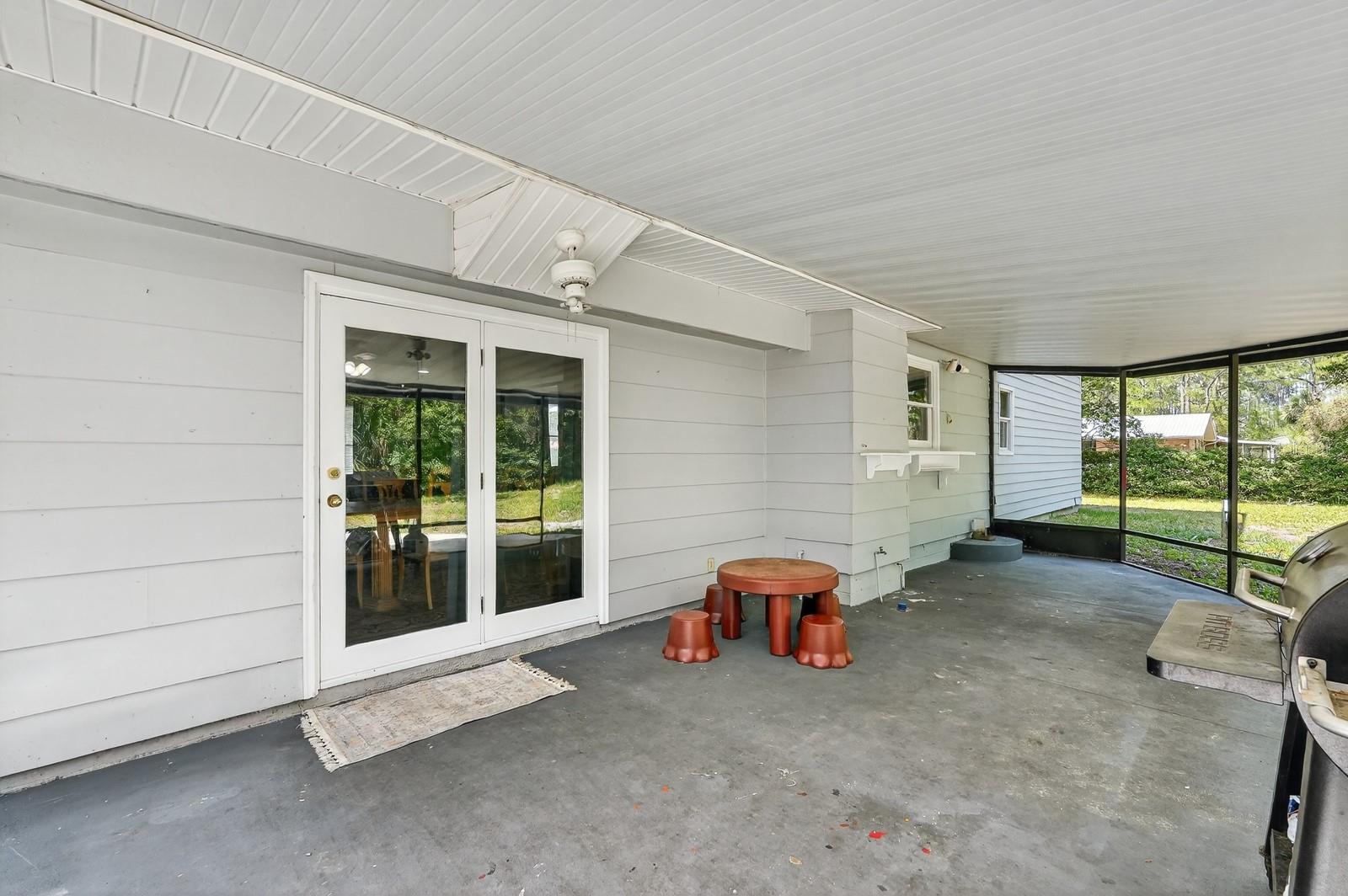 ROUND LAKE - Residential