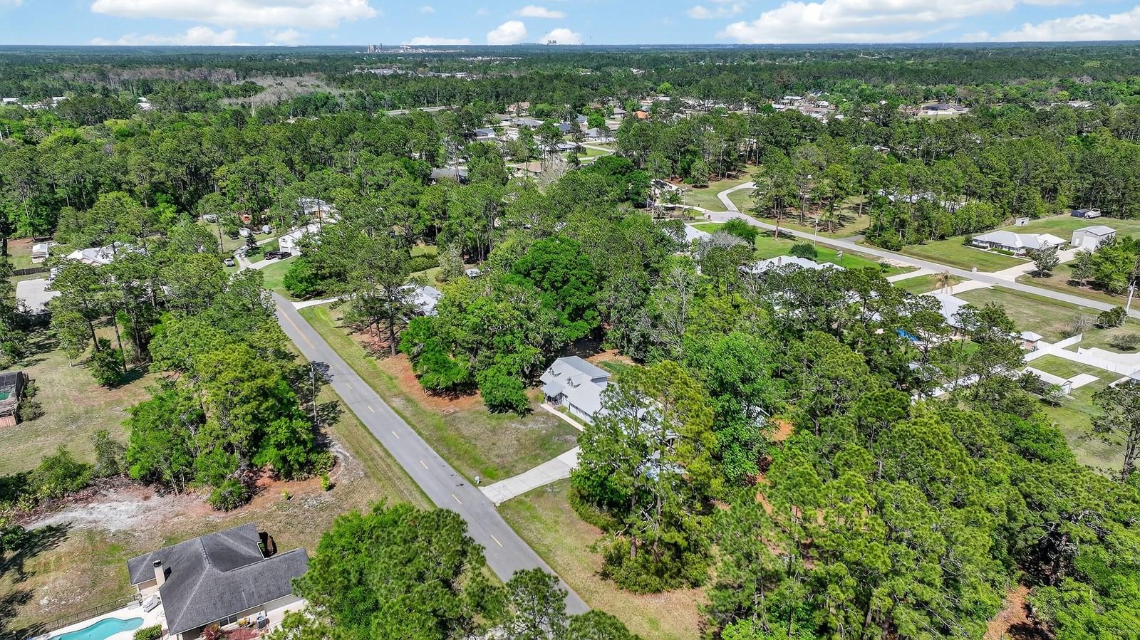 ROUND LAKE - Residential