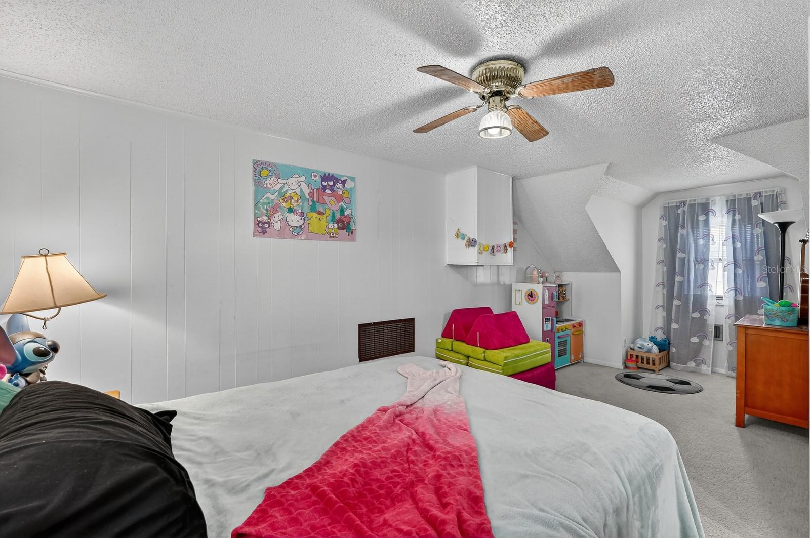 ROUND LAKE - Residential