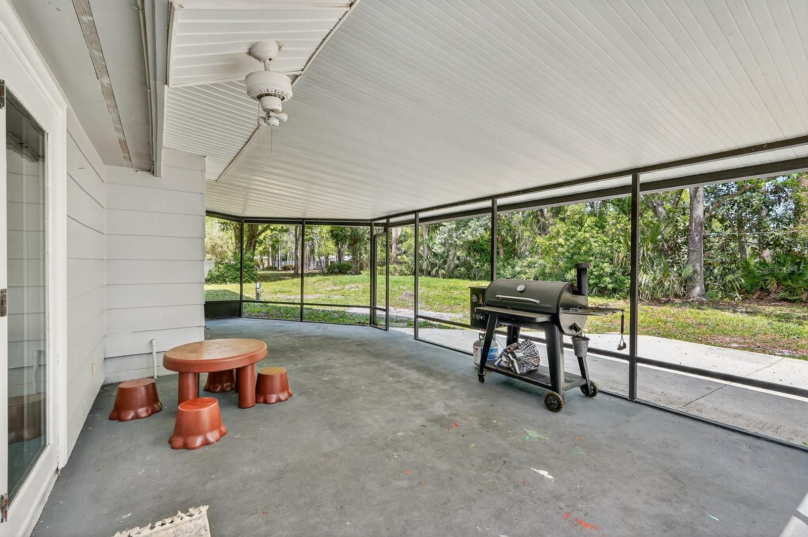 ROUND LAKE - Residential