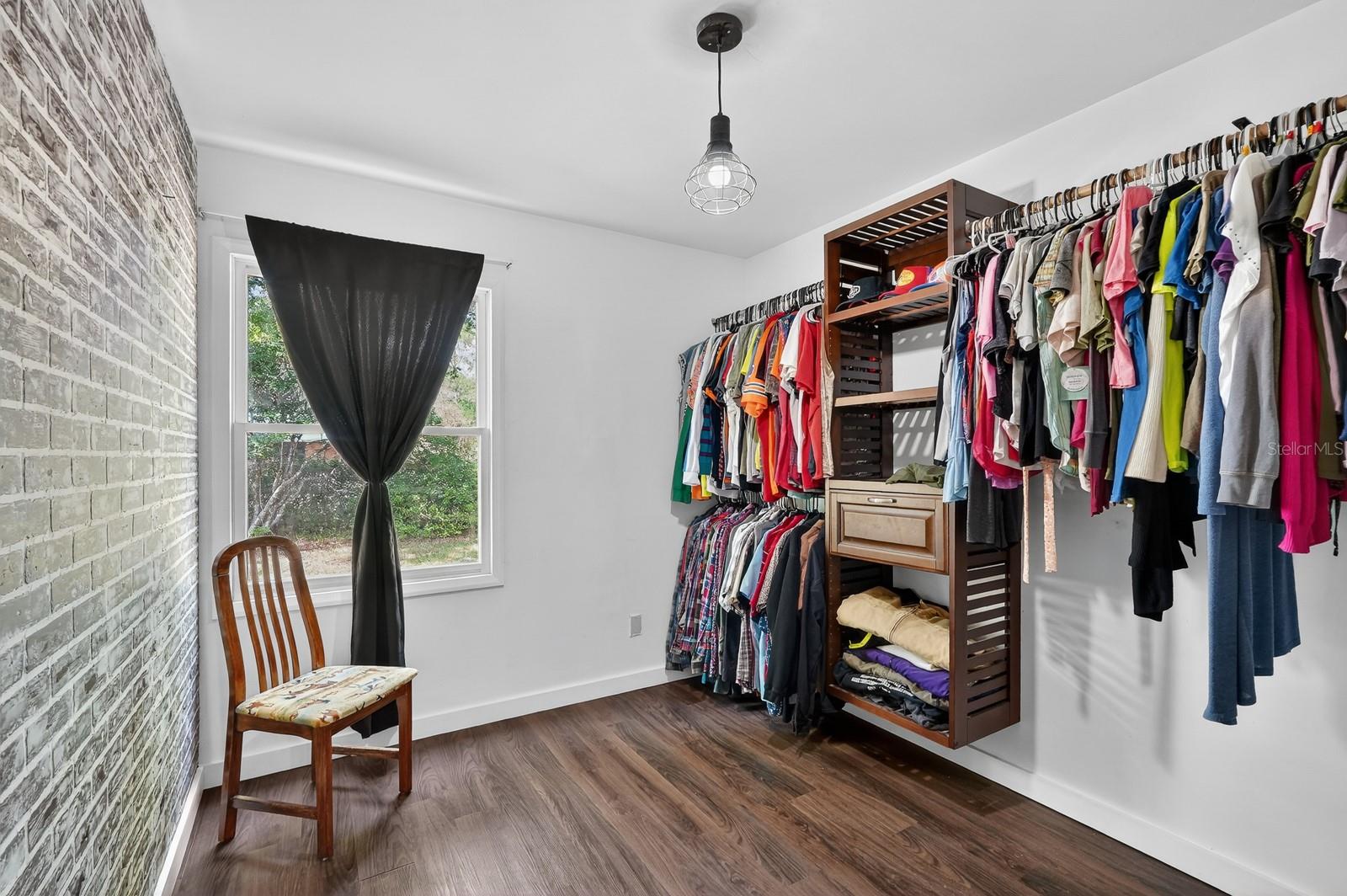 ROUND LAKE - Residential