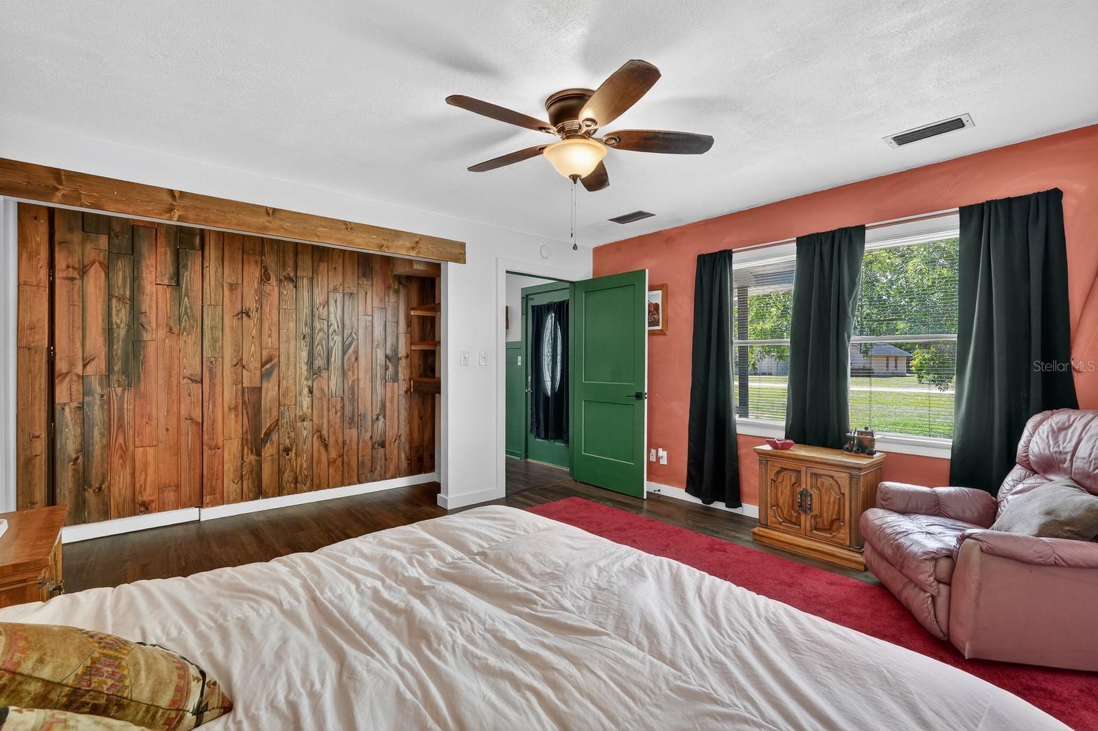 ROUND LAKE - Residential