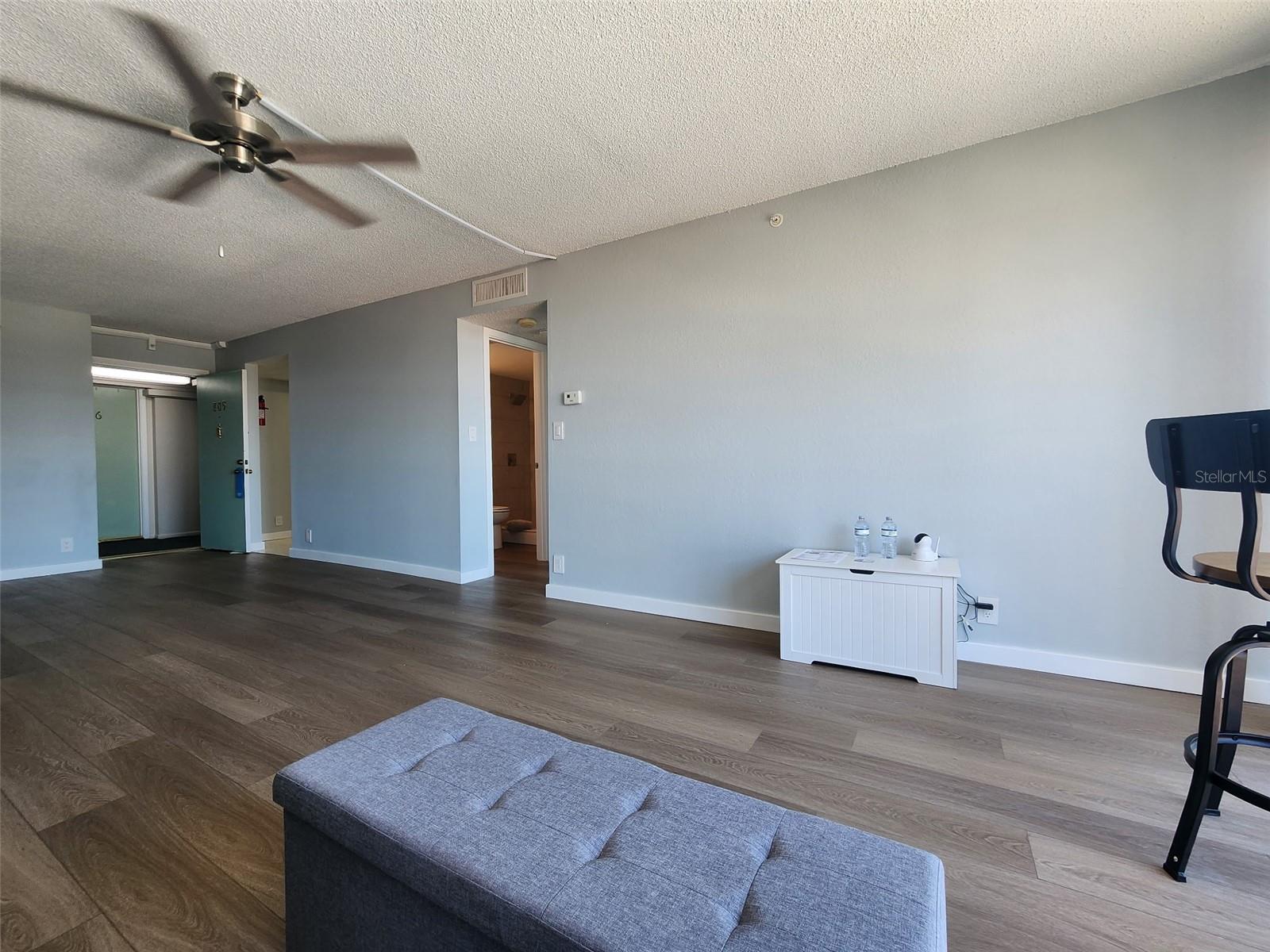 255 DOLPHIN POINT 809
