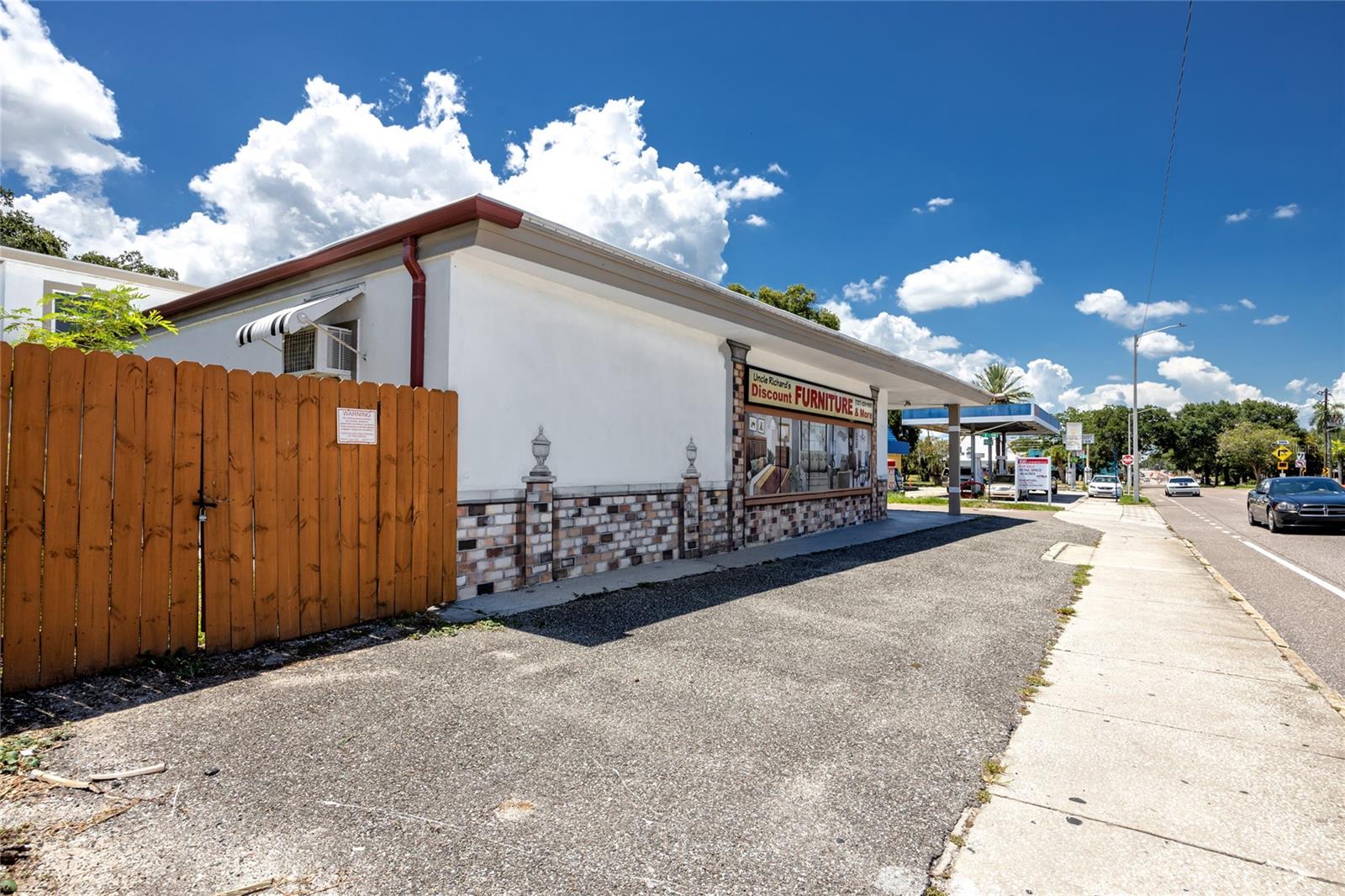 923 DR MARTIN LUTHER KING JR STREET S