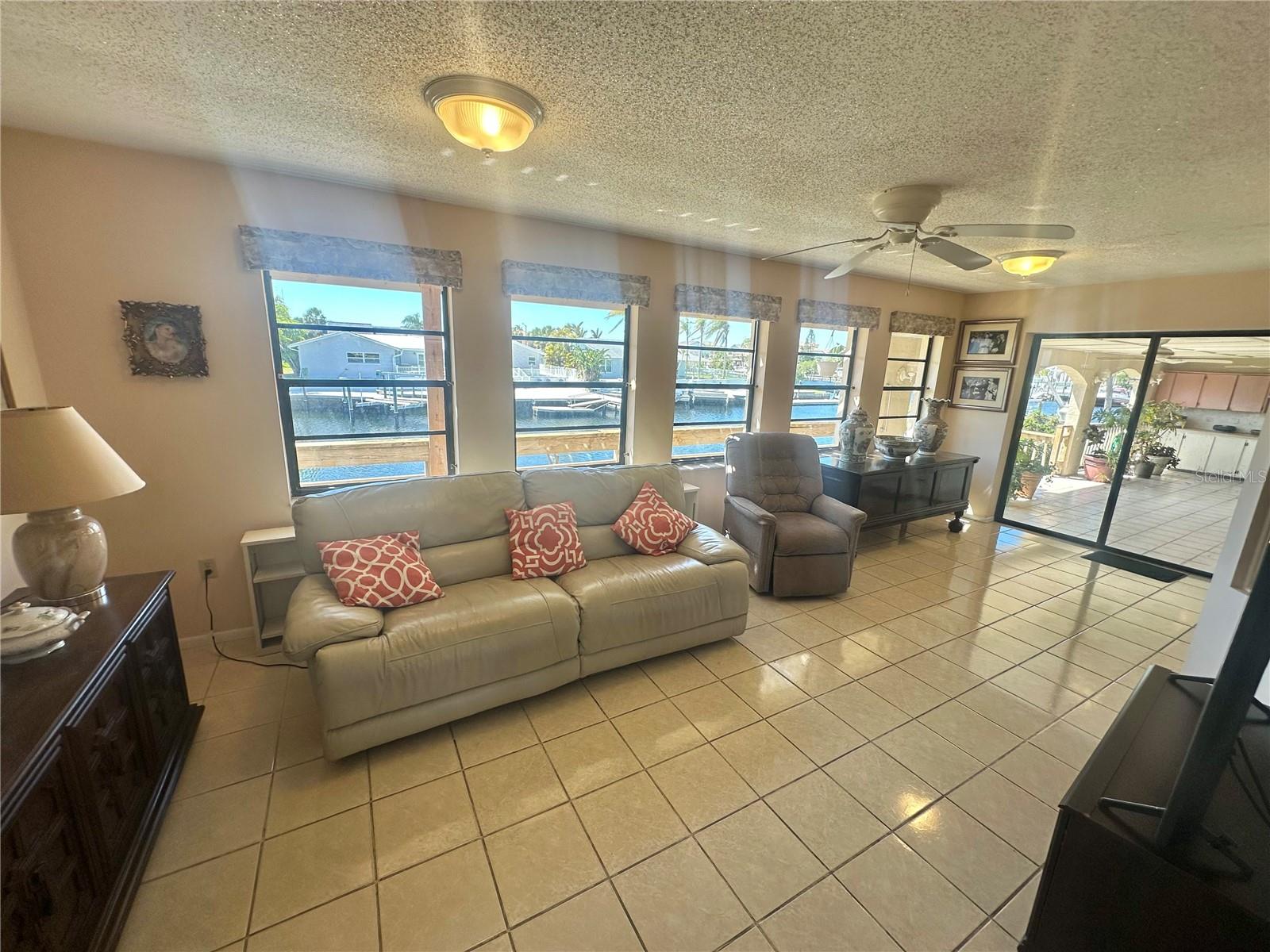 FLOR A MAR - Residential