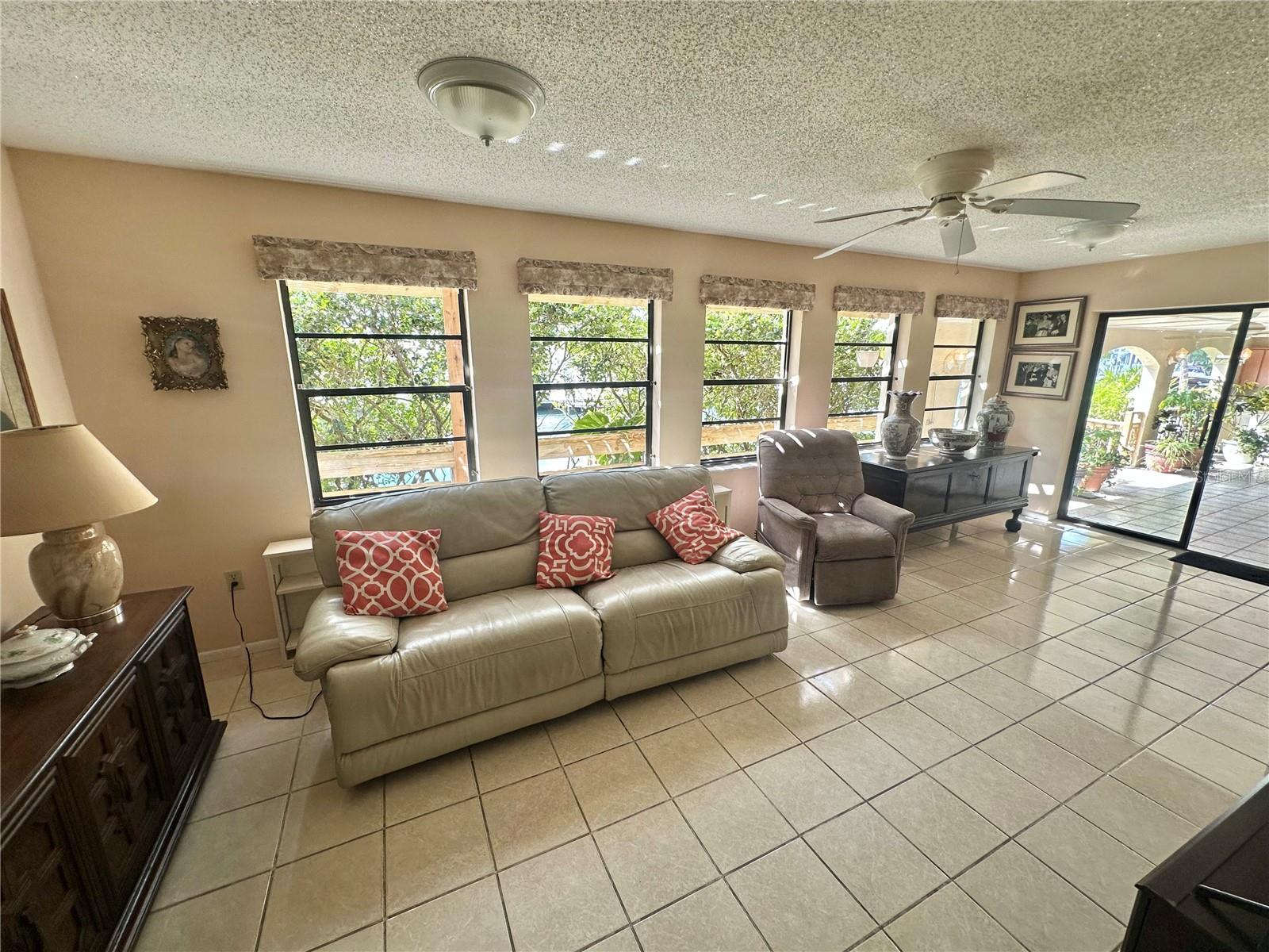 FLOR A MAR - Residential