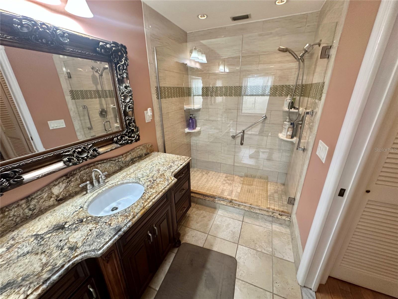 FLOR A MAR - Residential