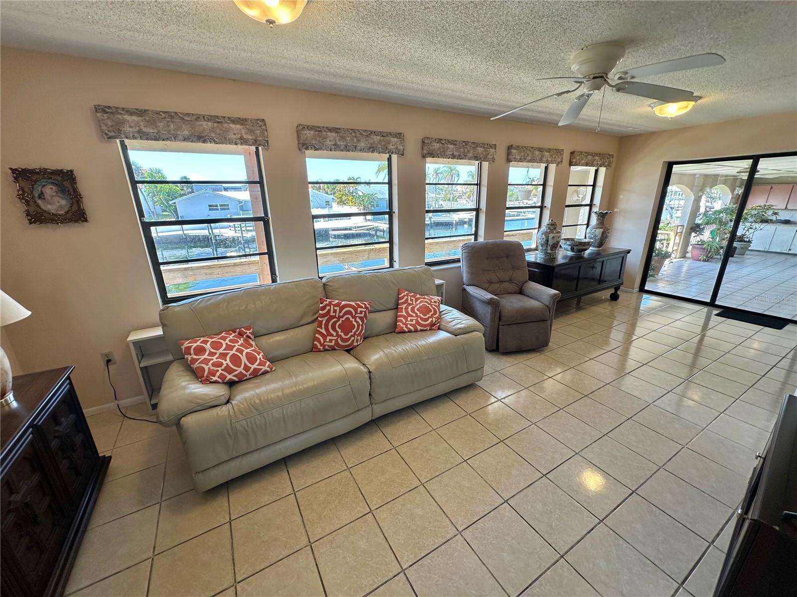 FLOR A MAR - Residential