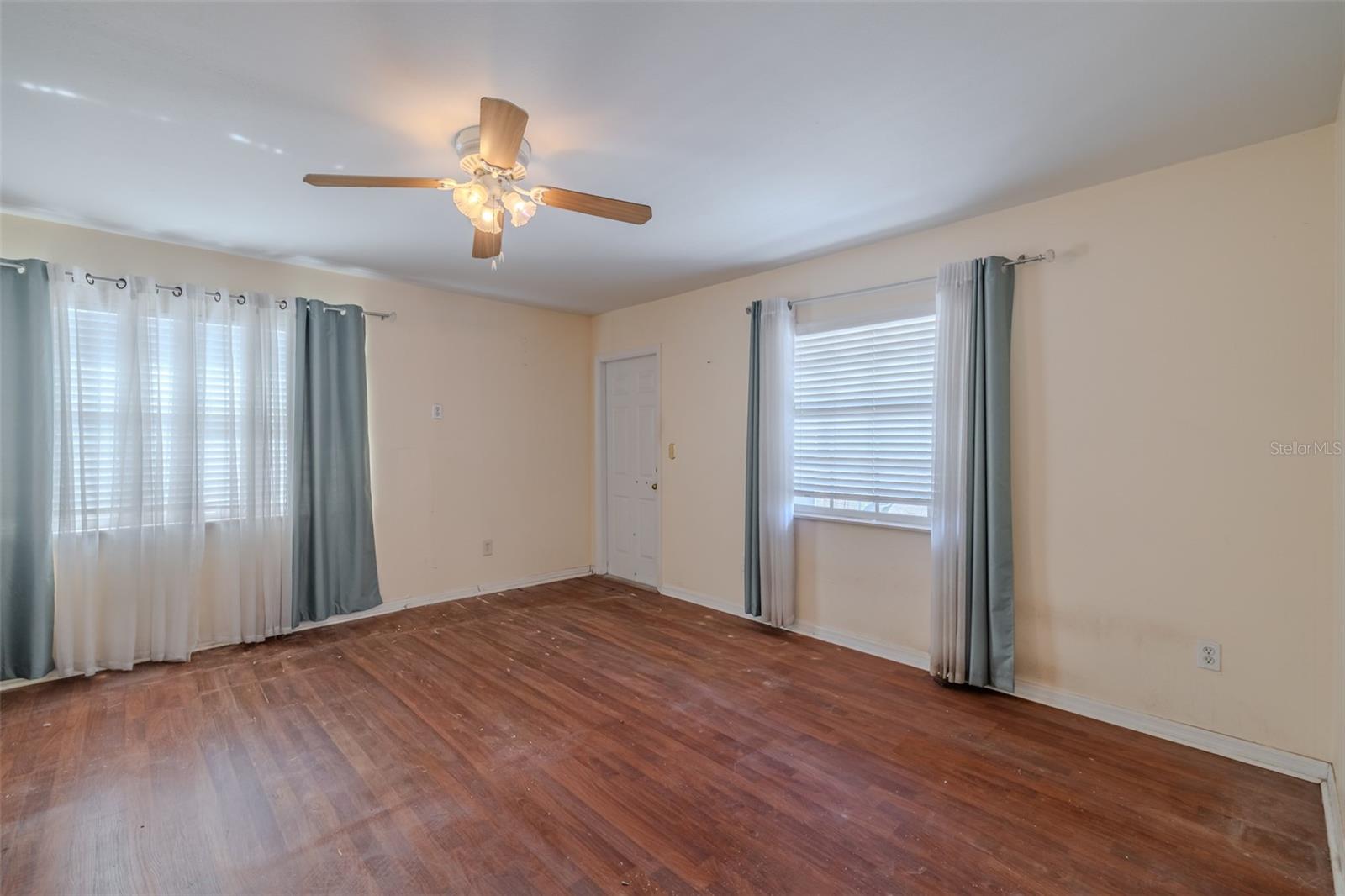 VAN SANT SUB - Residential